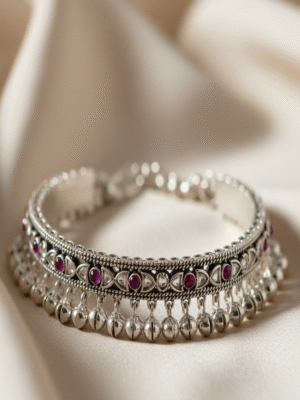 1 (16) Enavelle Frost – The Silver Mirage Necklace