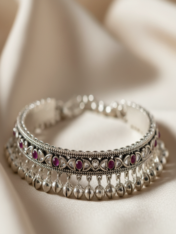 Enavelle Frost – The Silver Mirage Necklace