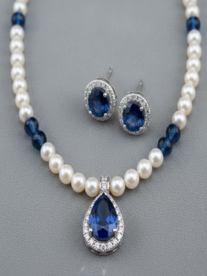 1 (20) Neravyn Star – The Radiant Crown Necklace
